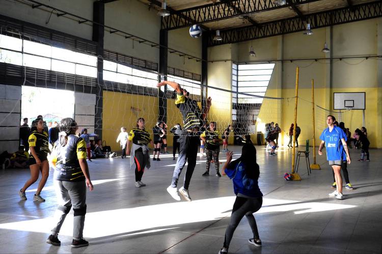 El “Poli” La Tablada se llenó de deportes y música