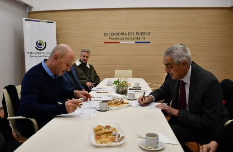 La Defensoría del Pueblo suscribió un convenio de colaboración con el Cuerpo Consular Acreditado en Rosario
