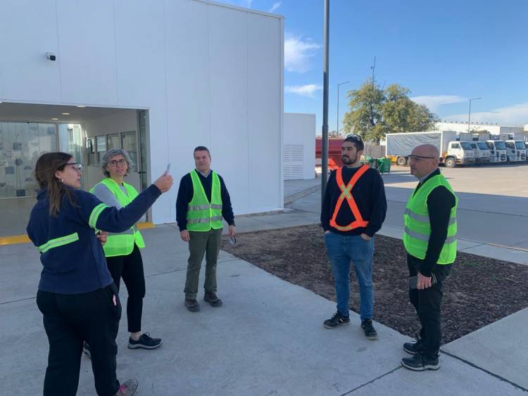 Empleo para personas con discapacidad: Savino visitó el Centro de Distribución de la empresa Quilmes en Santo Tomé
