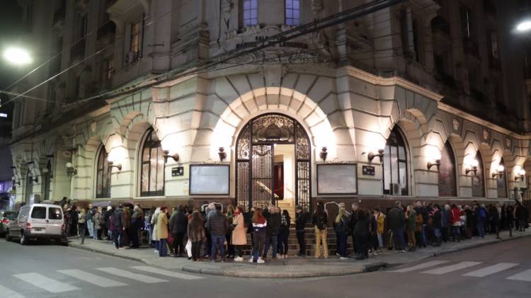 El teatro de Sarmiento y Mendoza de Rosario se denominará “Yo te recuerdo Evita”