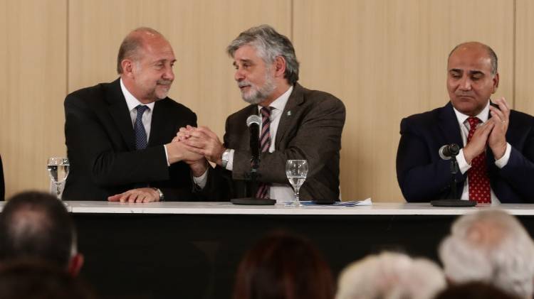 Omar Perotti participó de la entrega de equipos científicos del Plan Federal “Equipar Ciencia”