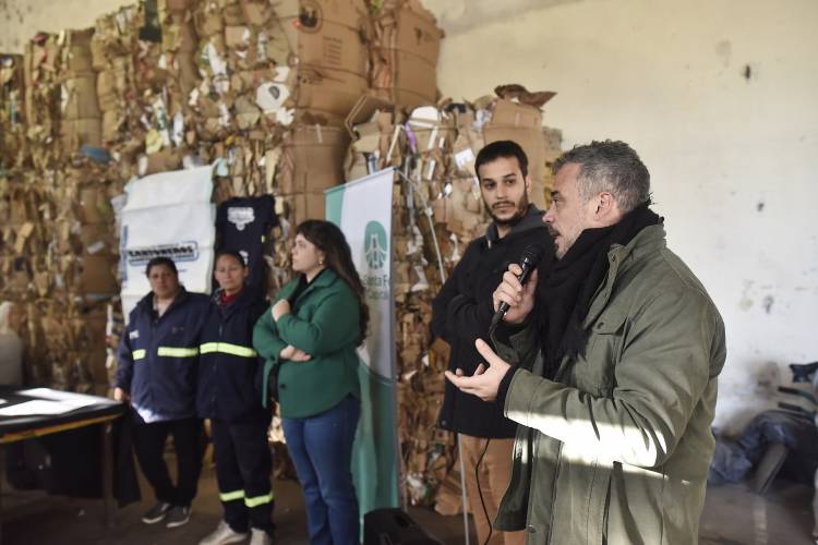 Se entregaron credenciales a recolectores y recicladores ambientales