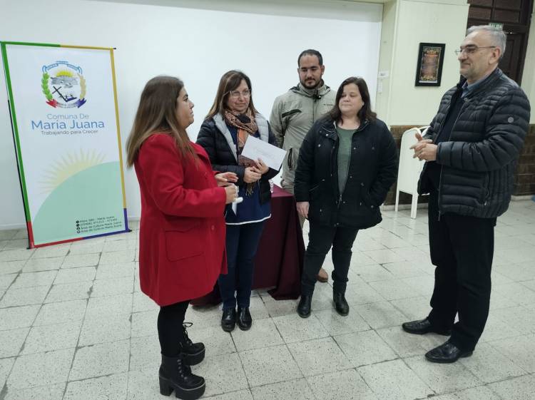 Acompañamiento de Calvo a instituciones educativas del Departamento Castellanos
