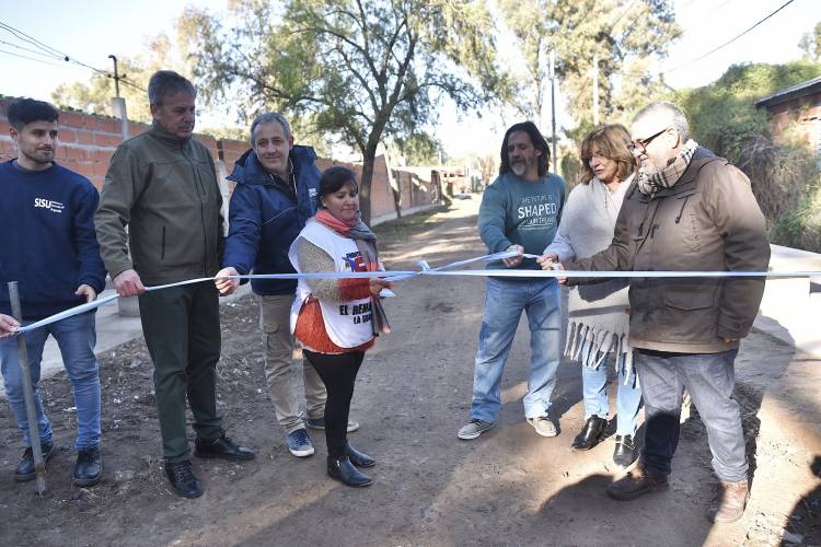 El intendente Jatón participó de la inauguración de obras en La Guardia