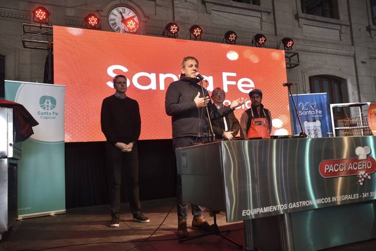 Jatón participó de la apertura del festival gastronómico “El Invernal”