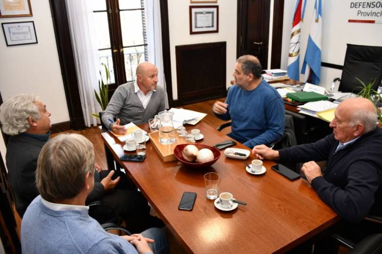 Savino recibió a dirigentes para analizar la problemática de los clubes de la costa del Paraná