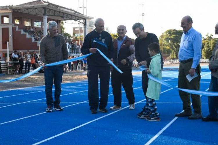 Con un torneo de atletismo se inauguró la nueva pista del Estadio Municipal