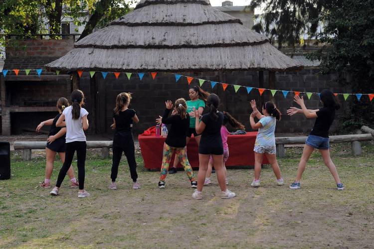 A puro deporte, cerró el mes de las infancias en el Centro Gallego