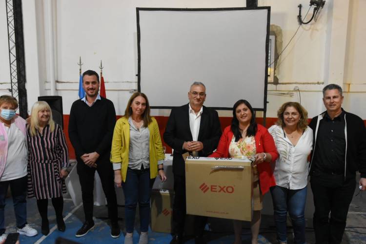 Entrega de equipamiento para Centros de Salud del departamento Castellanos y la región      