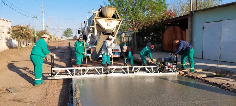 Se inició la pavimentación de un nuevo sector de San Carlos Centro