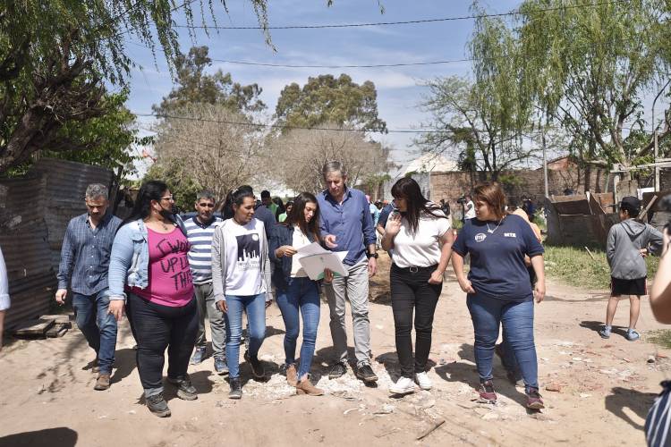Jatón y Miño recorrieron las obras que cambiarán barrio Los Hornos