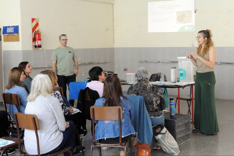 Se realizó un taller de compostaje domiciliario en barrio Roma