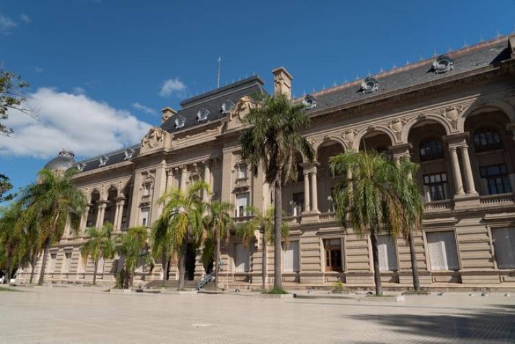El Radicalismo santafesino repudia la persecución sufrida por Maximiliano Pullaro