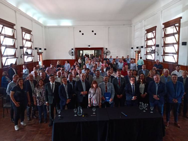 Se firmaron convenios por $14 millones en sistemas de videovigilancia para 6 localidades del Dpto. San Cristóbal