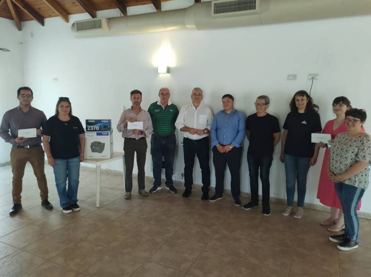 Calvo con distintas entidades de la ciudad de Sunchales