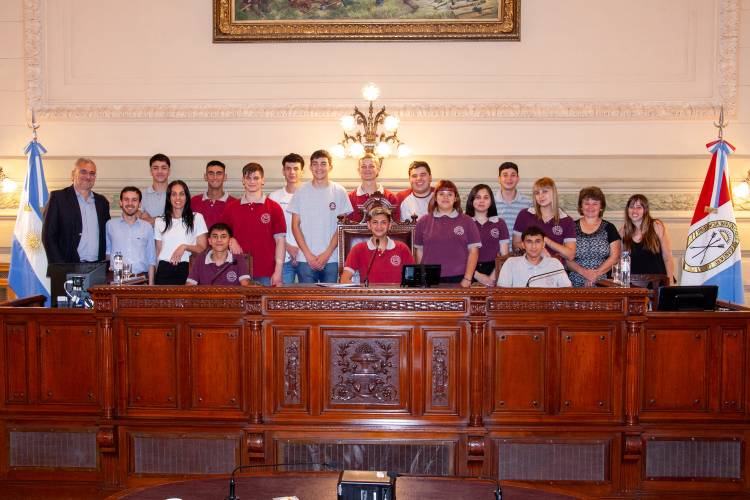 Alumnos de la escuela técnica de Humberto I prtiiparon del programa Jóvenes en el Senado