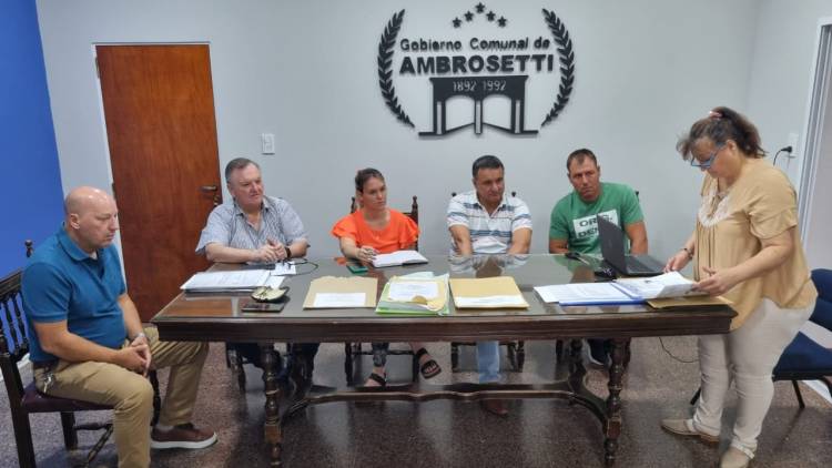 Licitación pública para adquisición de una retroexcavadora y aporte a la subcomisión de fútbol del CASLA