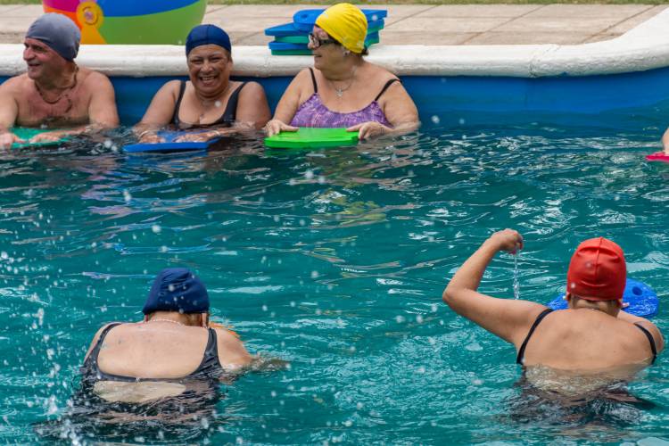 La Municipalidad invita a participar de “Natación para Personas Mayores 2023”