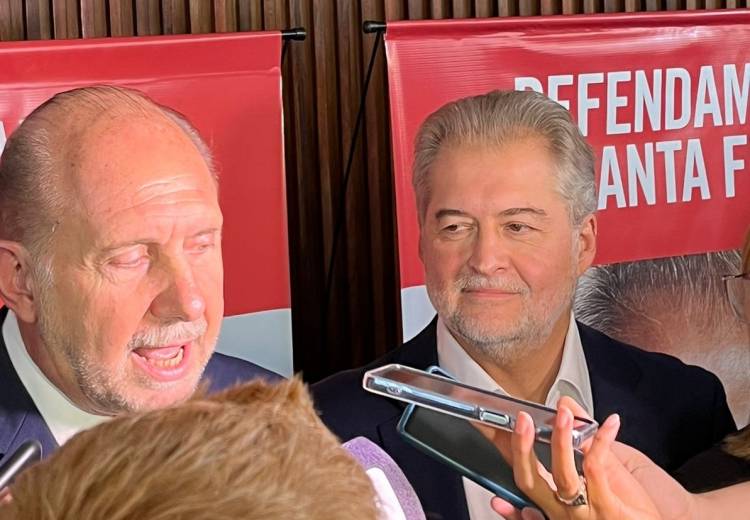 Roberto Mirabella presentó "Defendamos Santa Fe" en el Museo de la Constitución