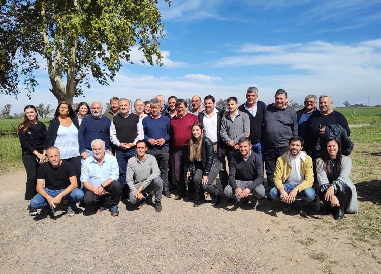 Lewandowski visitó el INTA junto a productores y presidentes comunales: “Estamos trabajando en una agenda de desarrollo para la Provincia”