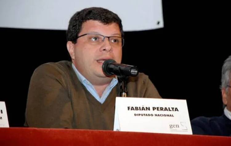 Fabián Peralta: "Las actuales legislaciones contra el consumo de drogas castigan a las personas que son victimas"