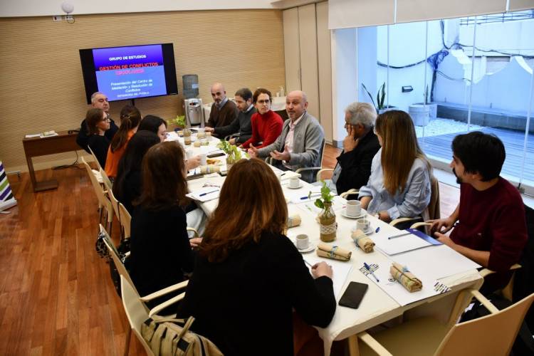 Representantes de los tres poderes del Estado trabajaron sobre las problemáticas de la comunidad educativa