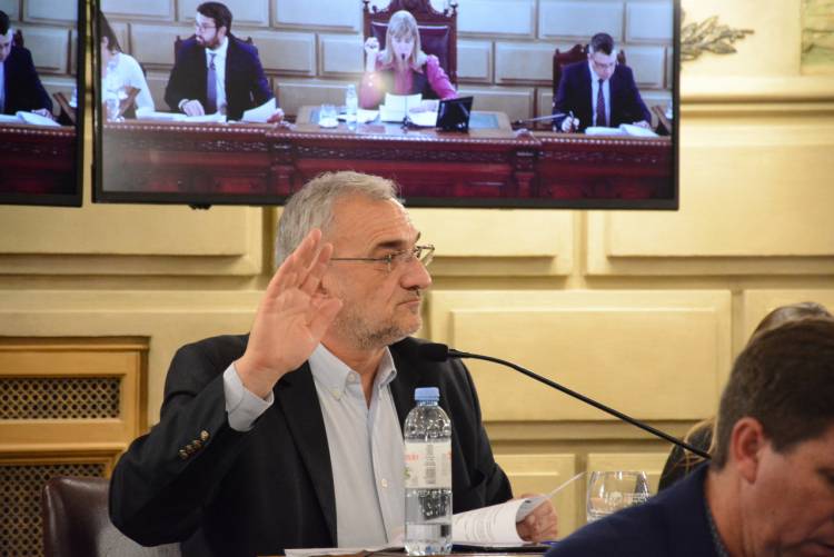El gobierno provincial promulgó la ley que faculta a municipios y comunas a afectar el 50?l fondo de equipamiento a gastos corrientes