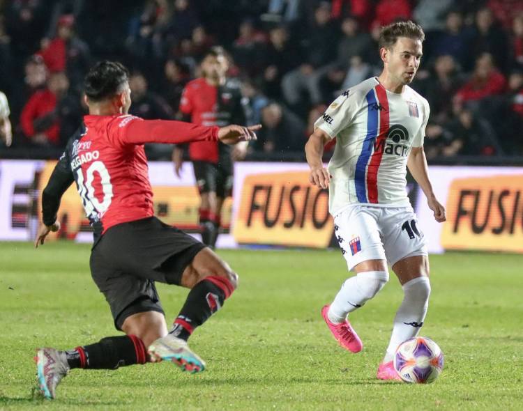 Colón cayó de local ante Tigre en un final de campeonato para el olvido