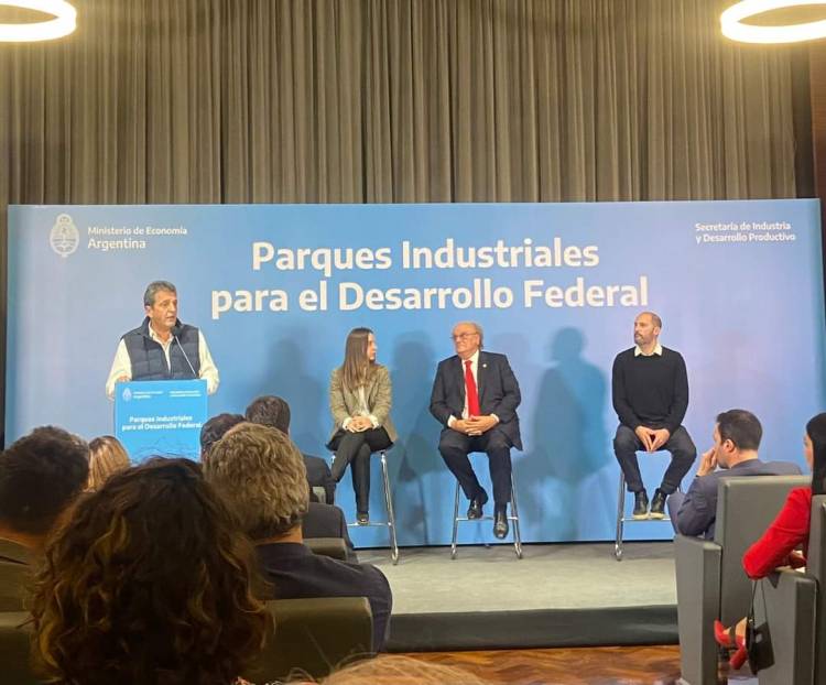 Sergio Massa entregó aportes para paques industriales de Sunchales y Rafaela
