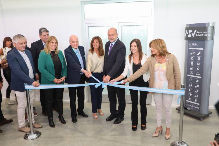 Perotti inauguró las obras de puesta en valor para la internacionalización del Aeropuerto de Sauce Viejo