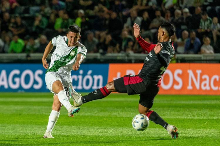 Banfield se salvó del descenso y complicó la permanencia sabalera