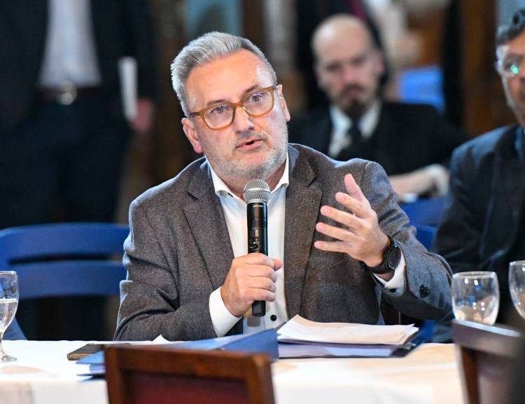 Lewandowski: "No hay una mirada integral de desarrollo de nuestra industria; la política energética lo confirma"