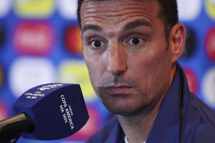 Lo dijo el DT de España: "Scaloni es un maestro"