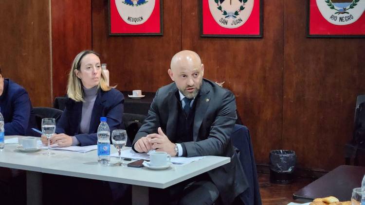 “Que la licitación de la Hidrovía sea el punto de partida para un desarrollo federal productivo”