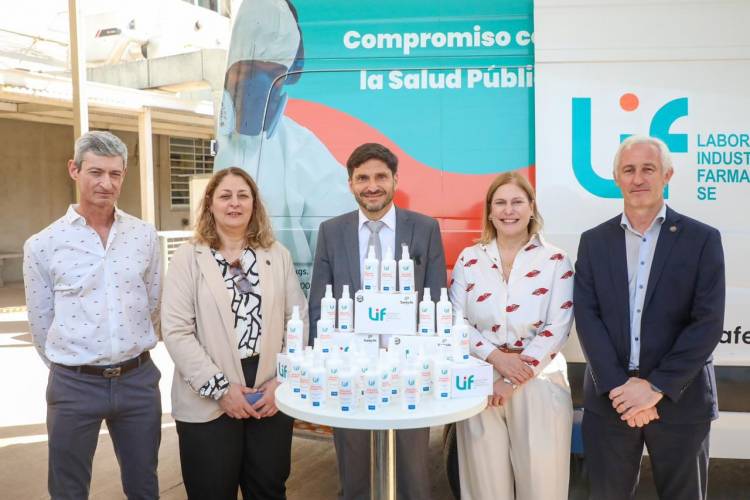 Objetivo Dengue: Pullaro recorrió el LIF, que quintuplicará la producción de repelente