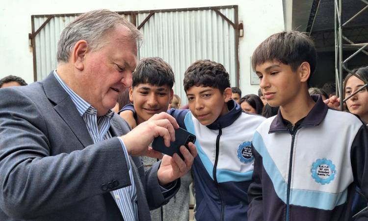 En Suardi, Villa Trinidad, Capivara y Soledad 17 instituciones recibieron apoyo del senador Michlig