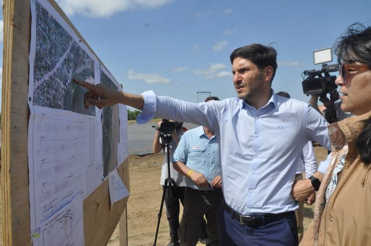 Pullaro: “Somos la única provincia que le está metiendo mucho ritmo y recursos a la obra pública"