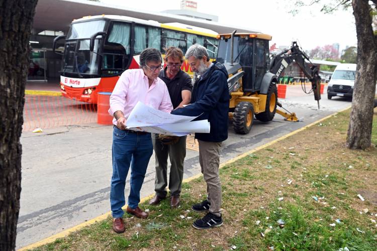 Arrancaron las obras de reparación de la calle interna de la Terminal de Ómnibus