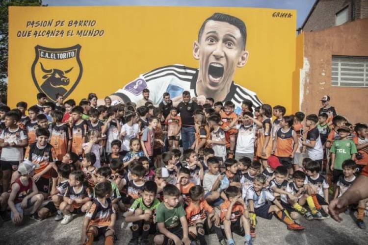 Di María tiene un nuevo mural en el club que lo vio nacer