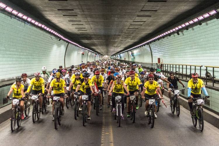 El Túnel Subfluvial y el Puente Colgante, dos íconos de la región unidos por un tradicional mega evento de cicloturismo