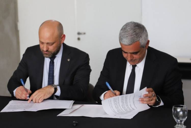 Provincia firmó un acuerdo con la UNR para invertir $ 150 millones en impulsar proyectos científicos