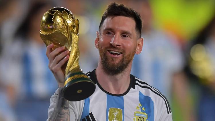 El ganador del balón de oro rendido a los pies de Messi