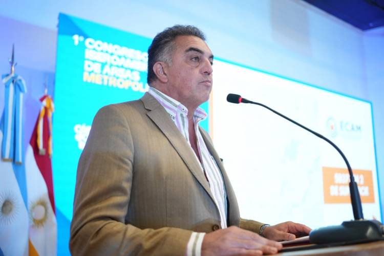 Hoffmann participó del congreso iberoeamericano de área metropolitanas