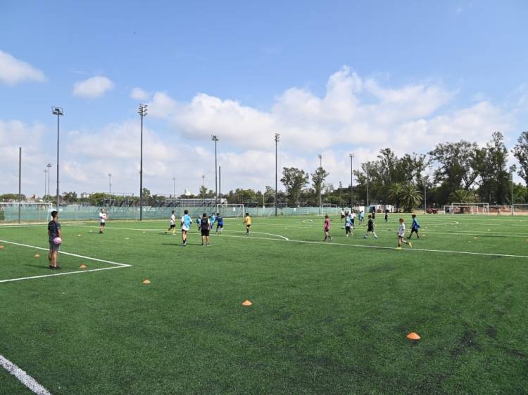 El óvalo central del Hipódromo suma canchas de fútbol y amplía su oferta deportiva 