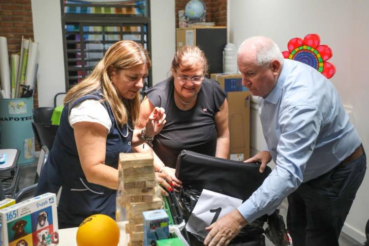 Santa Fe en Movimiento: Provincia entregó kits didácticos y deportivos para escuelas hospitalarias