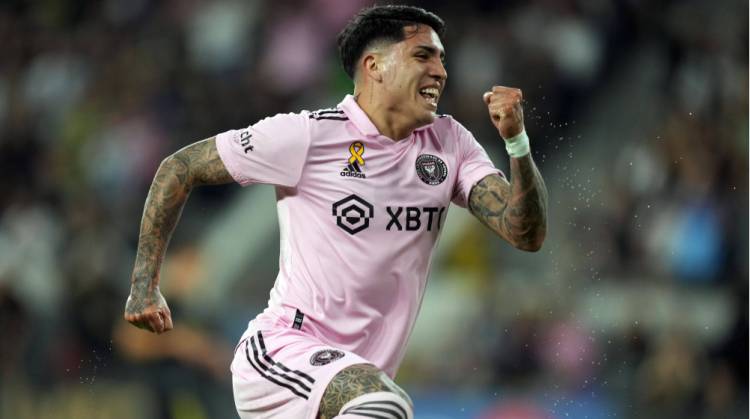 Facundo Farías podría retornar al país para vestir la camiseta de Racing
