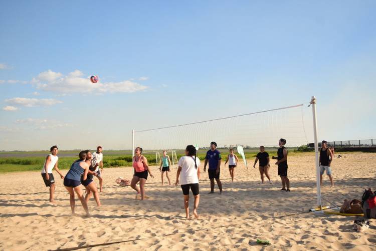 Temporada de verano: música, gastronomía y actividades deportivas gratuitas en las playas