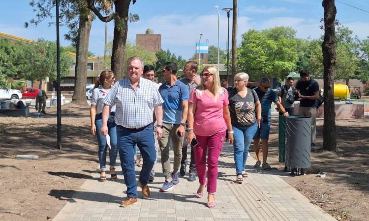 El senador Michlig junto a la intendenta Dupouy recorrieron trascendentales obras urbanas y educativas de Ceres
