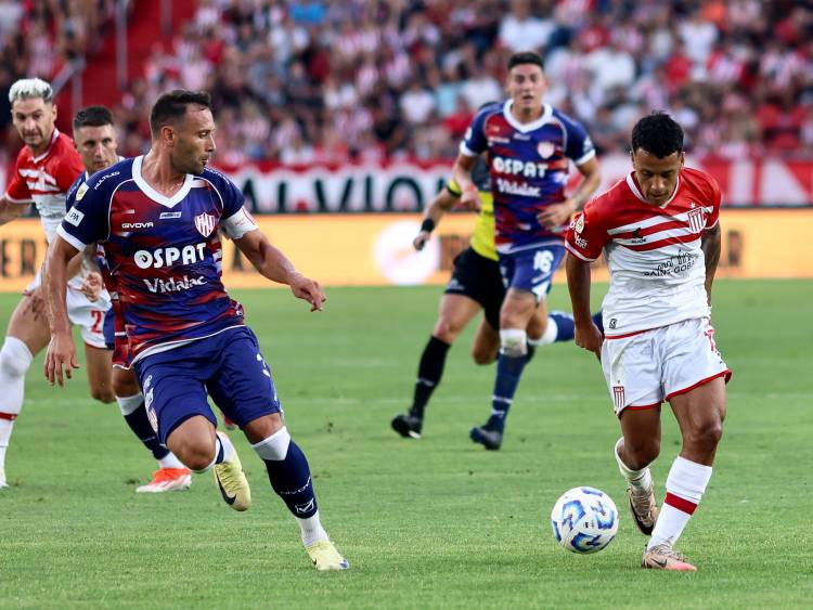 UNión goleado por Estudiantes en el "Uno" de La Plata
