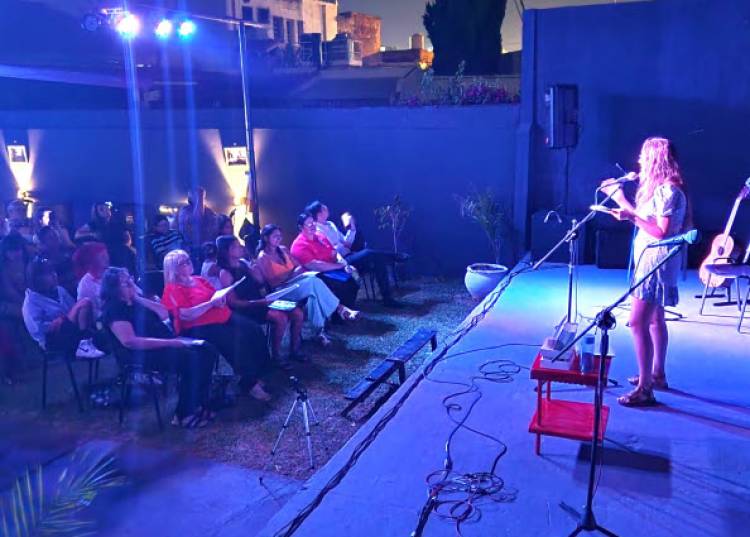 El “Patio Arte Bar” continúa con la programación de las noches de verano